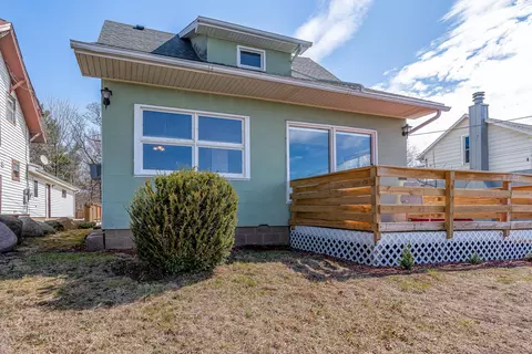 520 N 4th St, Savanna, IL 61074