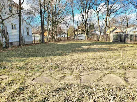 821 Island Ave, Rockford, IL 61102