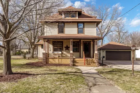 303 E Union St, Rockton, IL 61072