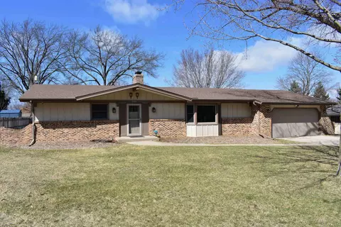 1019 Starview Dr, Rockford, IL 61108