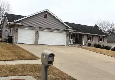 551 Barley Ridge Trl, Freeport, IL 61032
