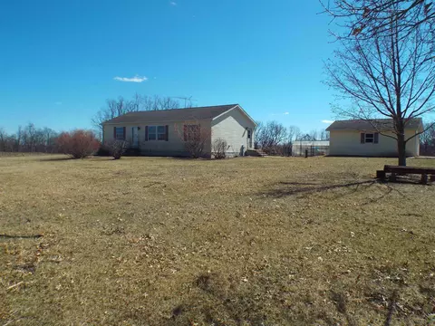 8155 E Goodmiller Rd, Elizabeth, IL 61028