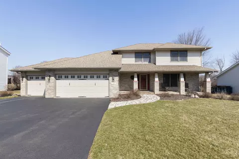 713 Stonemint Dr, Roscoe, IL 61073