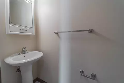 Bath - 602 Kiwanis Ct, Freeport, IL 61032 photo 1 of 2