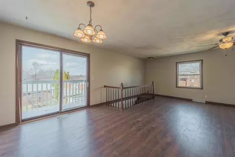 Living - 602 Kiwanis Ct, Freeport, IL 61032 photo 2 of 3