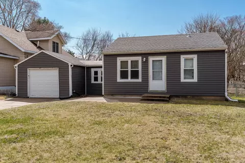 829 Maple Ave, Machesney Park, IL 61115