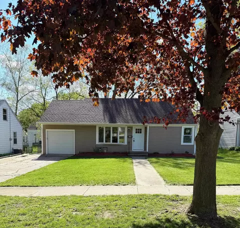 1907 21st St, Rockford, IL 61108