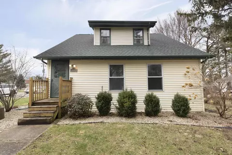 109 S Seward St, Winnebago, IL 61088