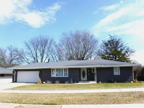 1869 N Ridge Dr, Freeport, IL 61032