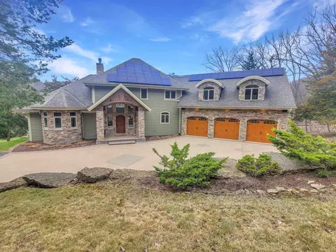 20 Long Creek Ln, Galena, IL 61036
