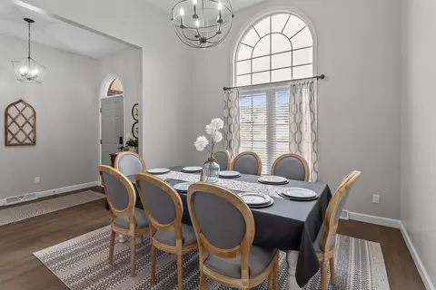 Dining - 9303 River View Trl, Roscoe, IL 61073 photo 2 of 4