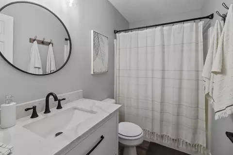 Bath - 9303 River View Trl, Roscoe, IL 61073 photo 3 of 4