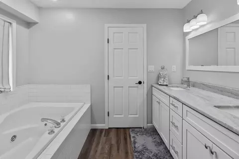 Bath - 9303 River View Trl, Roscoe, IL 61073 photo 2 of 4