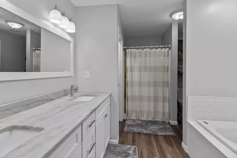 Bath - 9303 River View Trl, Roscoe, IL 61073 photo 1 of 4