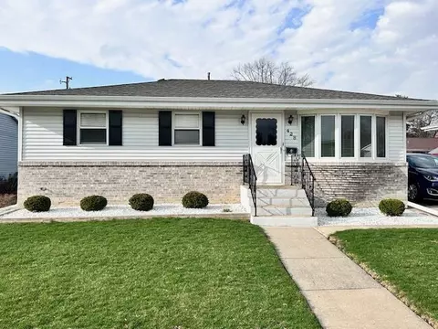 428 E 8th St, Belvidere, IL 61008 photo 3