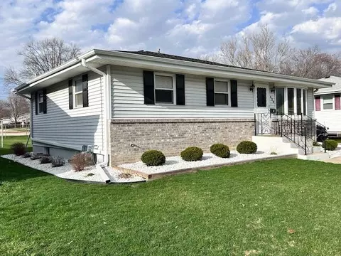 428 E 8th St, Belvidere, IL 61008 photo 2