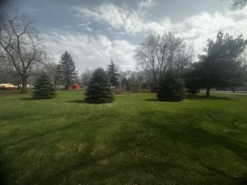 Exterior - 301 4th St E, Lyndon, IL 61261 photo 4 of 5