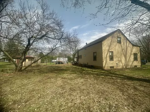 Exterior - 301 4th St E, Lyndon, IL 61261 photo 2 of 5