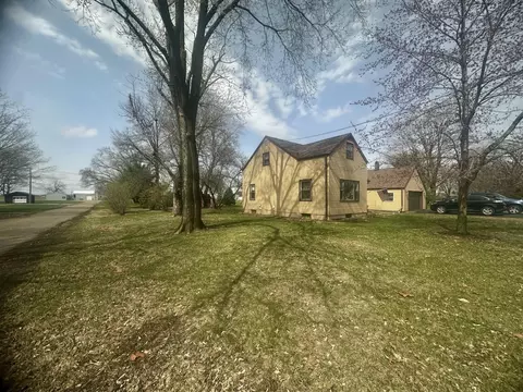 Exterior - 301 4th St E, Lyndon, IL 61261 photo 1 of 5