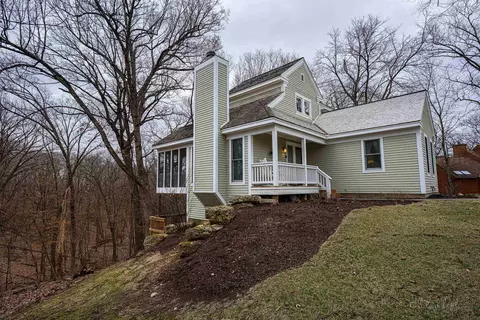2 Forest Edge Ct, Galena, IL 61036