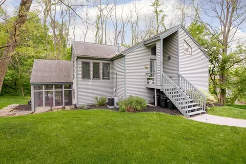 40 Valleywood Ln, Galena, IL 61036