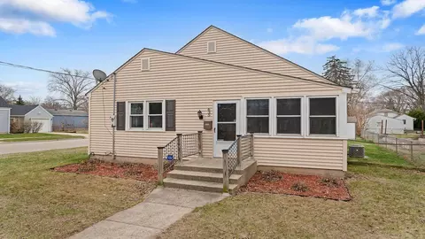 635 Merrill Ave, Loves Park, IL 61111