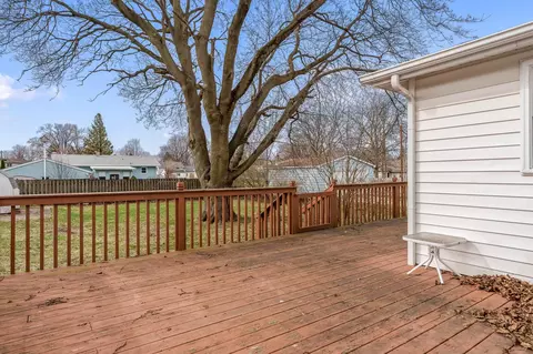 Exterior - 719 E 4th St, Belvidere, IL 61008 photo 6 of 9