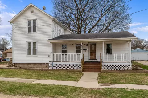 719 E 4th St, Belvidere, IL 61008