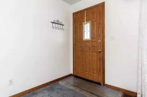 Entry Way - 719 E 4th St, Belvidere, IL 61008 photo 1 of 3