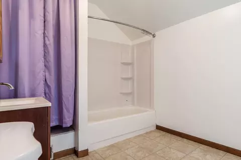 Bath - 719 E 4th St, Belvidere, IL 61008 photo 3 of 4