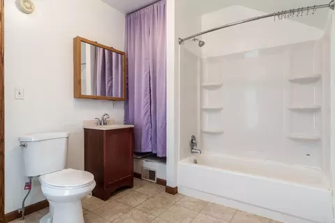 Bath - 719 E 4th St, Belvidere, IL 61008 photo 4 of 4