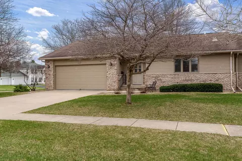 707 Seminole Dr, Freeport, IL 61032
