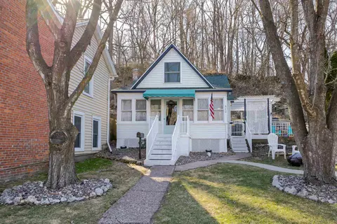 512 Dewey Ave, Galena, IL 61036