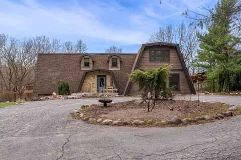 8325 E Crockett Rd, Roscoe, IL 61073 photo 3