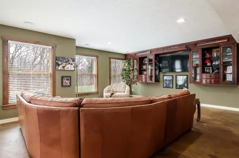 8325 E Crockett Rd, Roscoe, IL 61073 photo 48