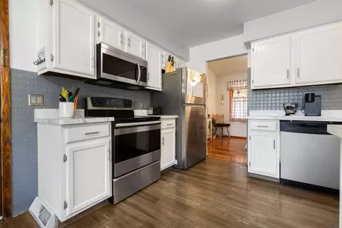 Kitchen - 5569 Grove St, Roscoe, IL 61073 photo 2 of 3