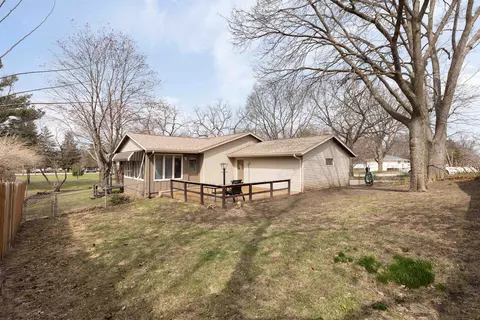 Exterior - 5569 Grove St, Roscoe, IL 61073 photo 4 of 6