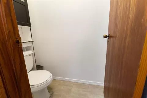 Bath - 5569 Grove St, Roscoe, IL 61073 photo 2 of 3
