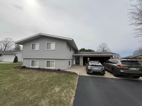 109 W Meadows Ct, Forreston, IL 61030