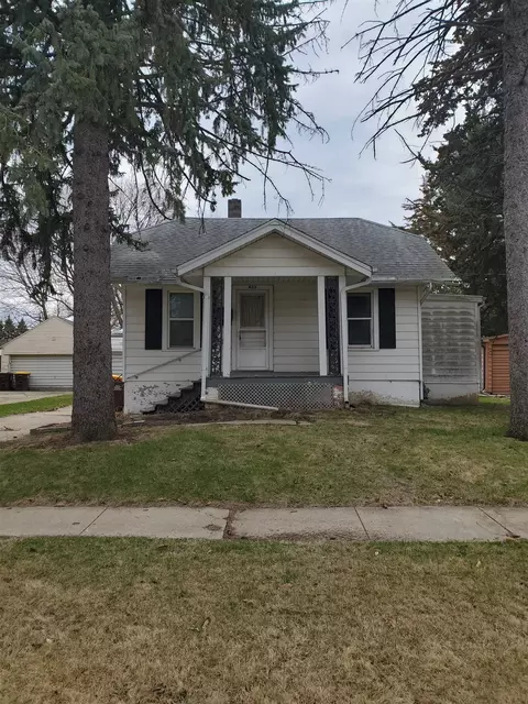433 W Garfield, Freeport, IL 61032