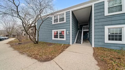6104 Brynwood Apt 6 Dr, Rockford, IL 61114