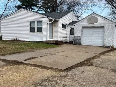 230 Winona Dr, Machesney Park, IL 61115