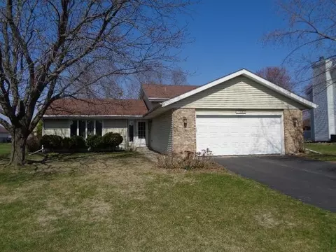 7212 Thomas Dr, Loves Park, IL 61111