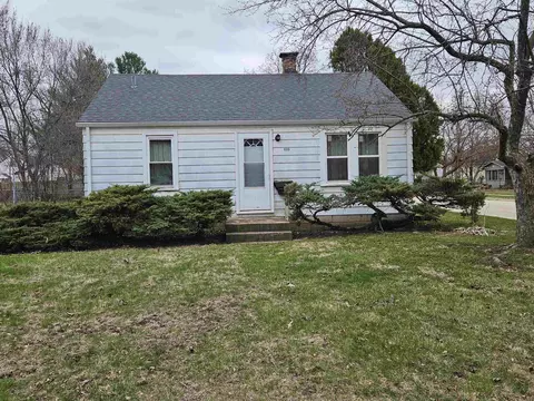 805 Drexel Blvd, Machesney Park, IL 61115