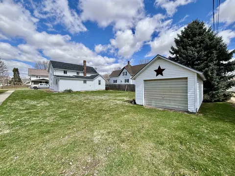 228 W Prairie St, Lanark, IL 61046 photo 3