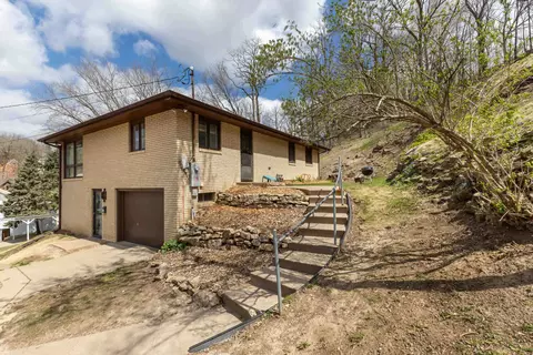 174 Wisconsin Ave, East Dubuque, IL 61025