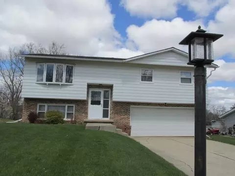1932 Middlebury Rd, Freeport, IL 61032 photo 3