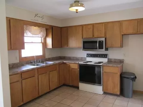 1932 Middlebury Rd, Freeport, IL 61032 photo 8