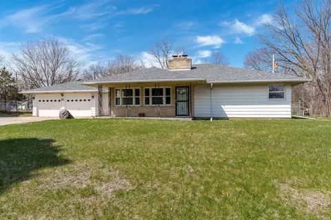 221 S Memorial Ave, Rockford, IL 61102