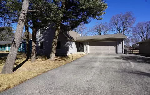 1924 Arnold Ave, Rockford, IL 61108